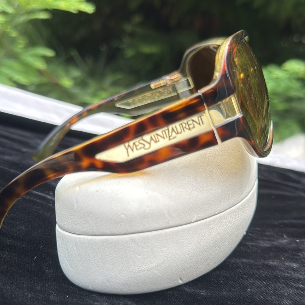 VTG Yves Saint Laurent Tortoise Shell and Gold woman’s Sunglasses with Case